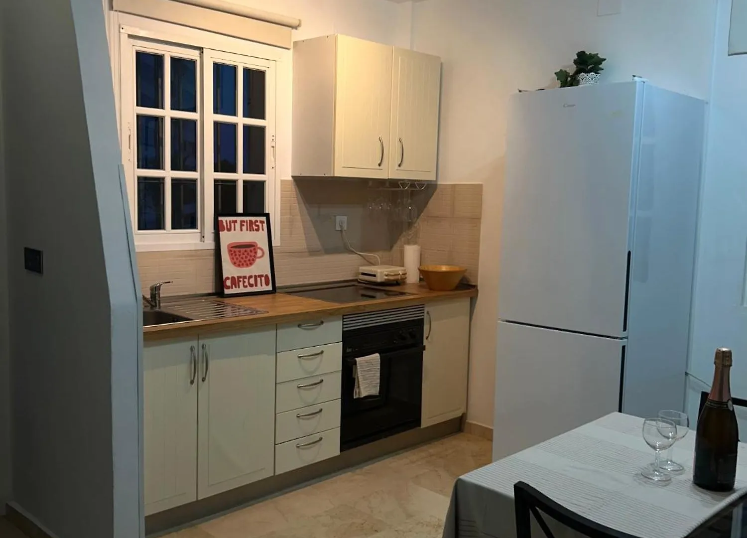 Mediterranean Apartment Near The Beach With Seaview, Pool & Balcony 베날마데나코스타