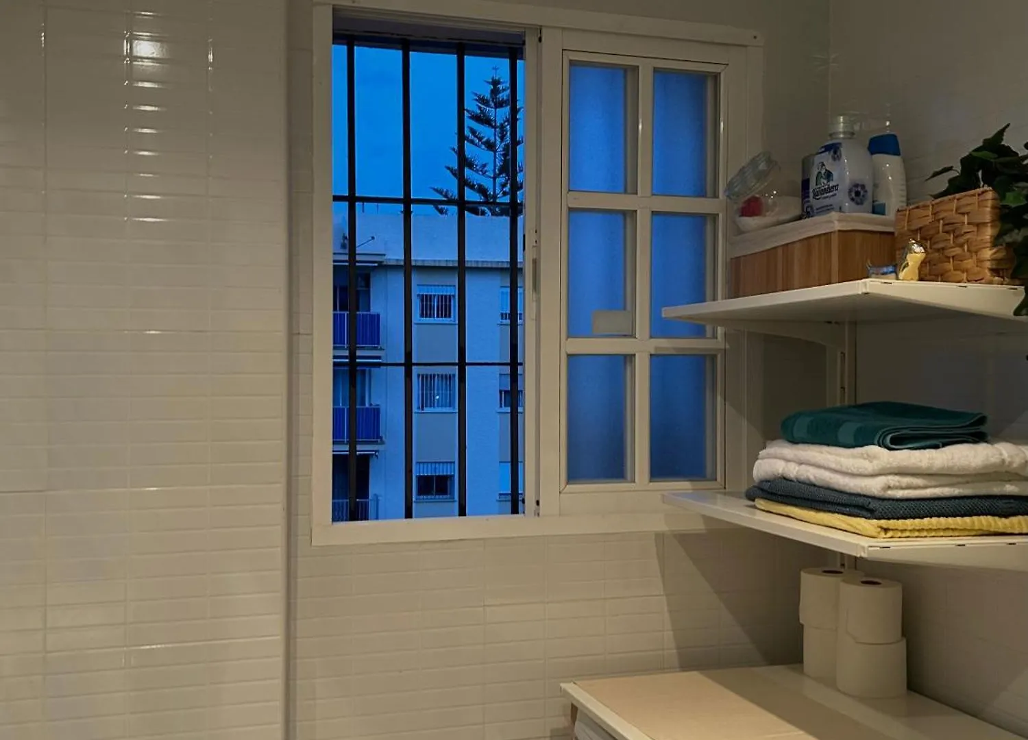 Mediterranean Apartment Near The Beach With Seaview, Pool & Balcony Benalmádena İspanya
