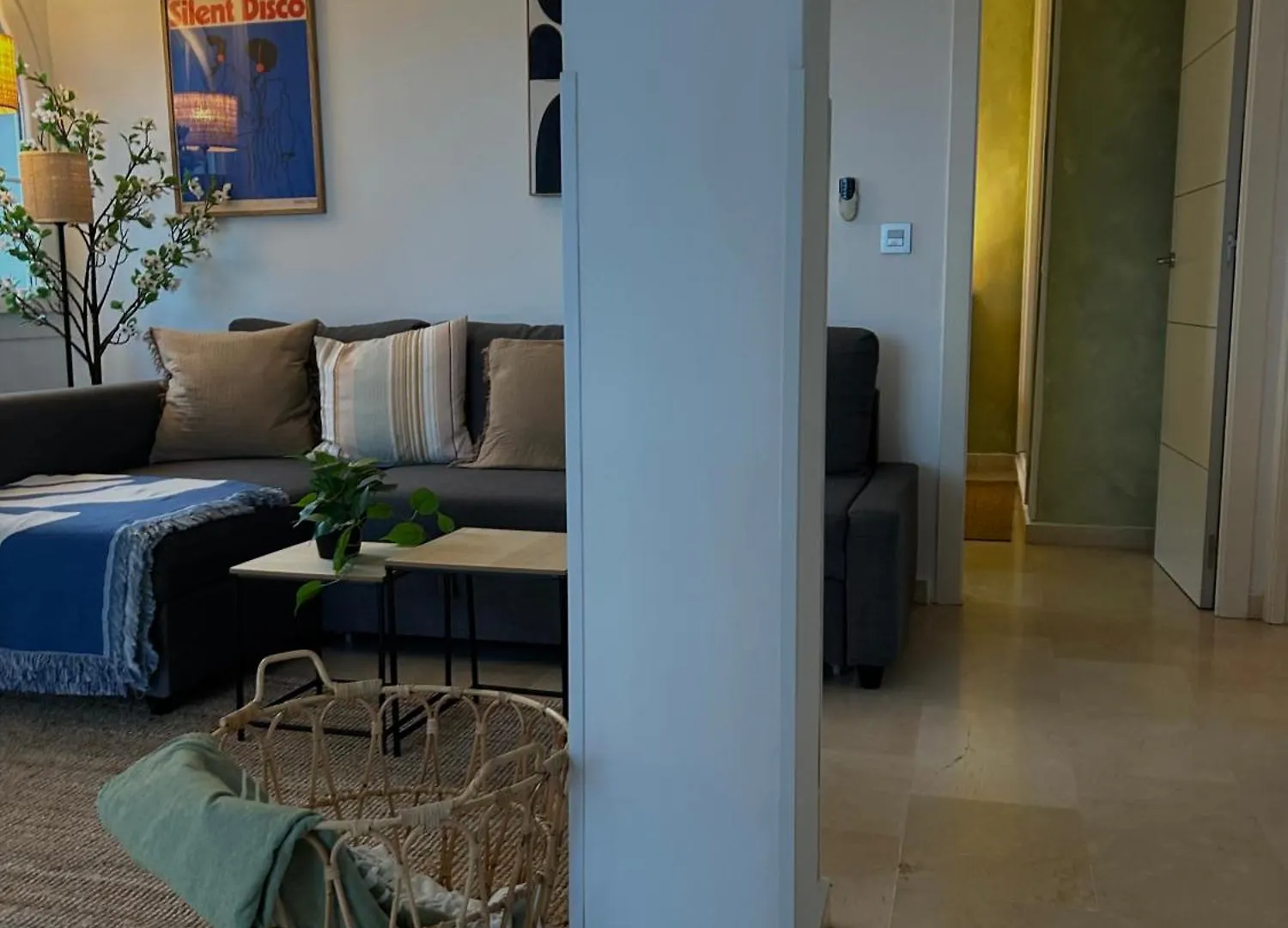 Mediterranean Apartment Near The Beach With Seaview, Pool & Balcony Benalmádena